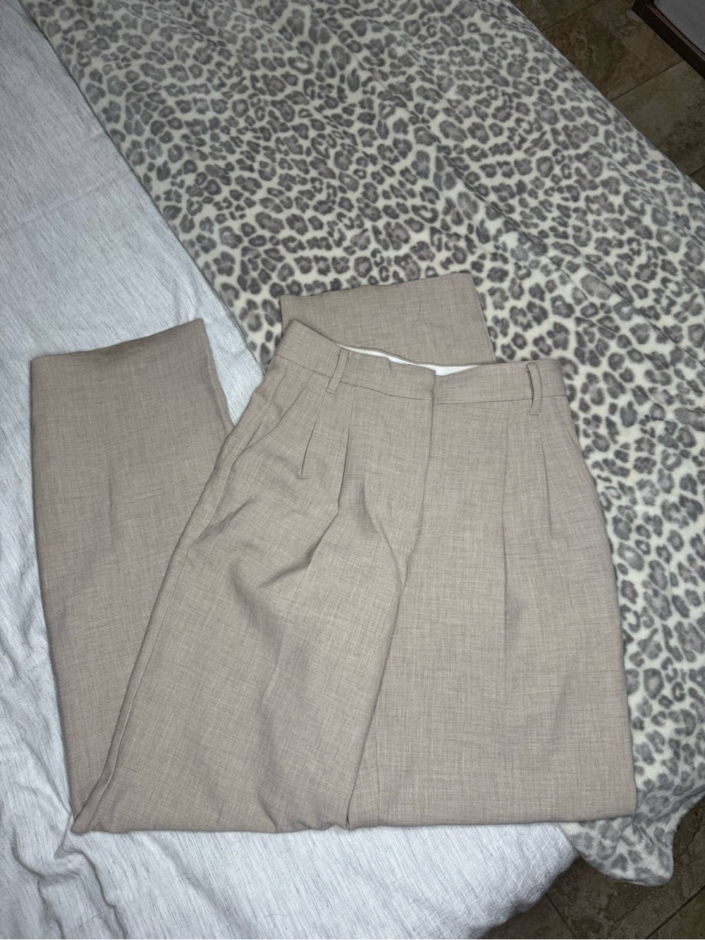 Wilfred Aritzia Effortless Trousers / Size 2